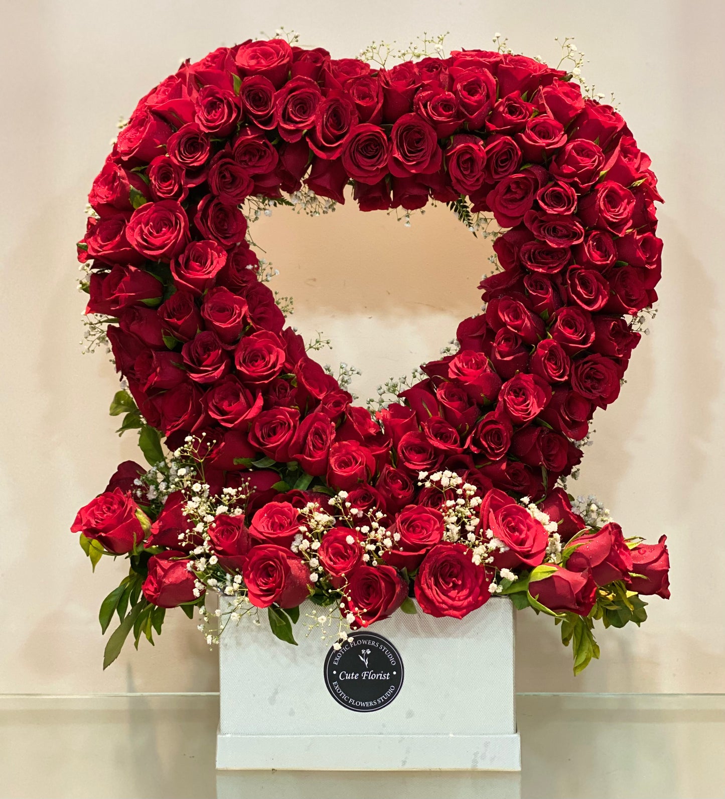 Royal Heartbeat - Premium Rose Tribute