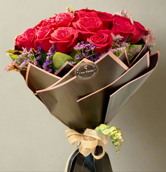Midnight Romance – Classic Red Rose Bouquet